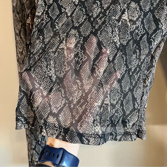 ✨ Wild Fable Black Snakeskin Sheer Top XS - Picture 3 of 6